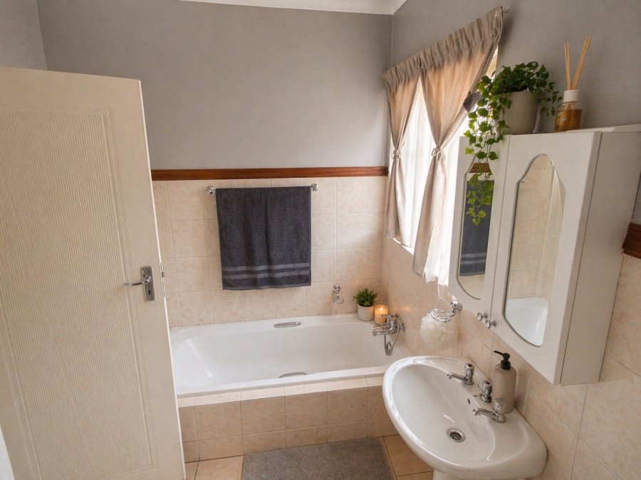 2 Bedroom Property for Sale in La Montagne Gauteng