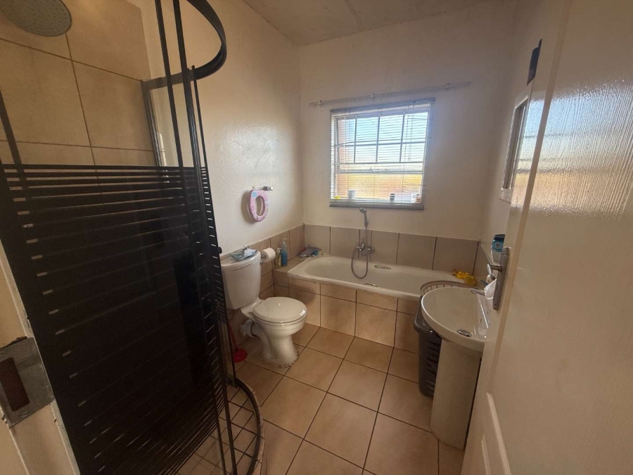 2 Bedroom Property for Sale in Ravenswood Gauteng