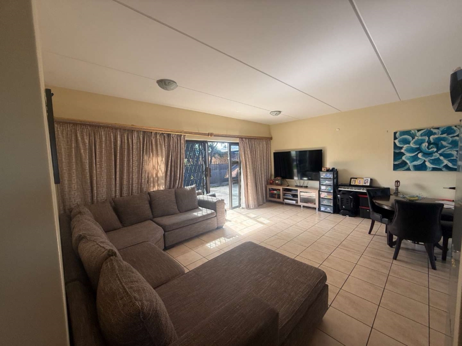 2 Bedroom Property for Sale in Ravenswood Gauteng