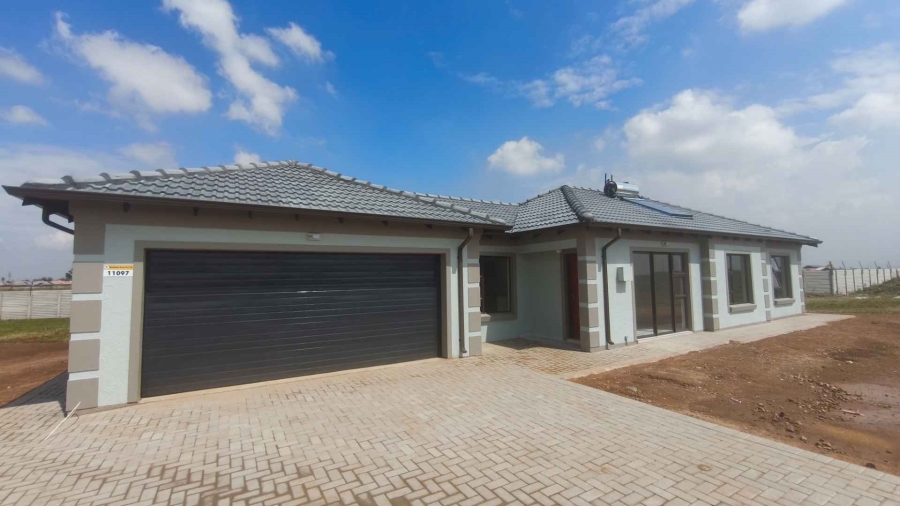 4 Bedroom Property for Sale in Buhle Park Gauteng
