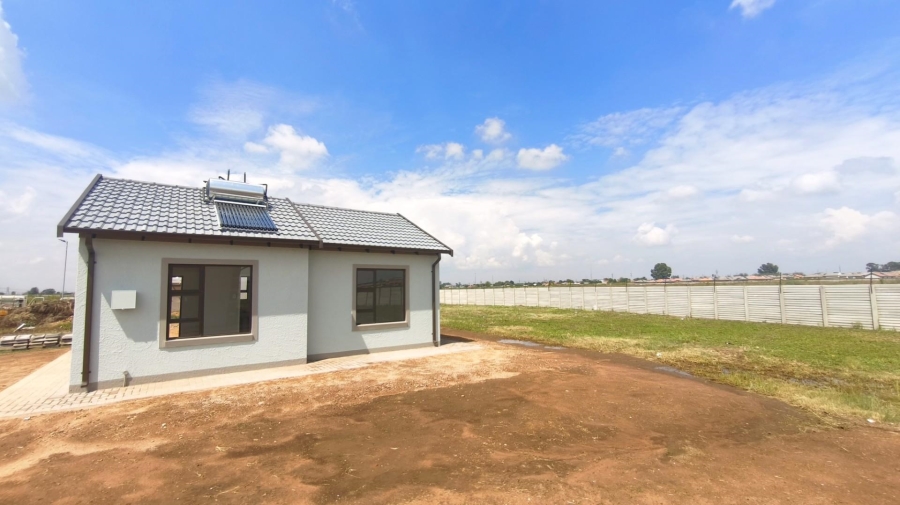 2 Bedroom Property for Sale in Buhle Park Gauteng