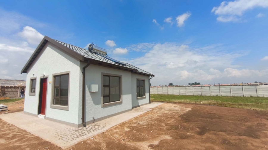 2 Bedroom Property for Sale in Buhle Park Gauteng