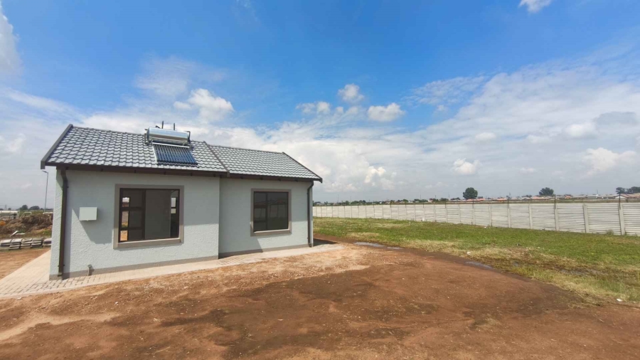 2 Bedroom Property for Sale in Buhle Park Gauteng