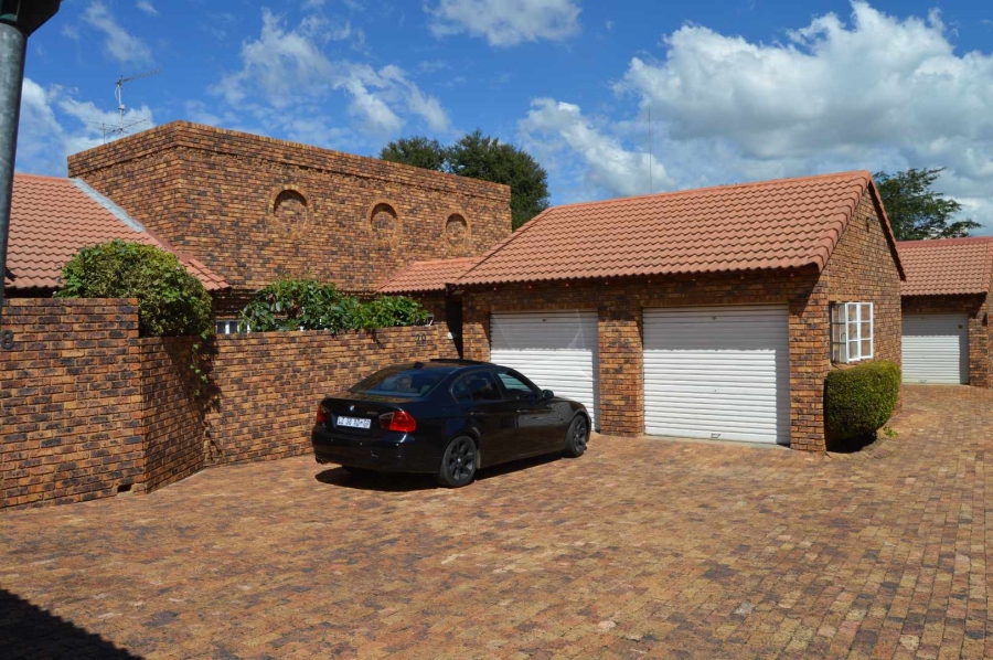 3 Bedroom Property for Sale in Brackendowns Gauteng