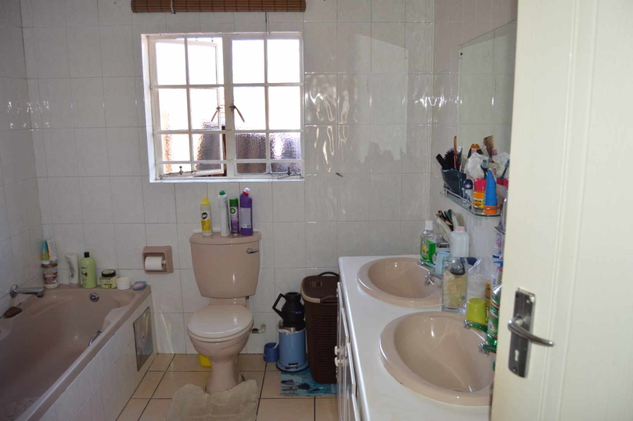 3 Bedroom Property for Sale in Brackendowns Gauteng