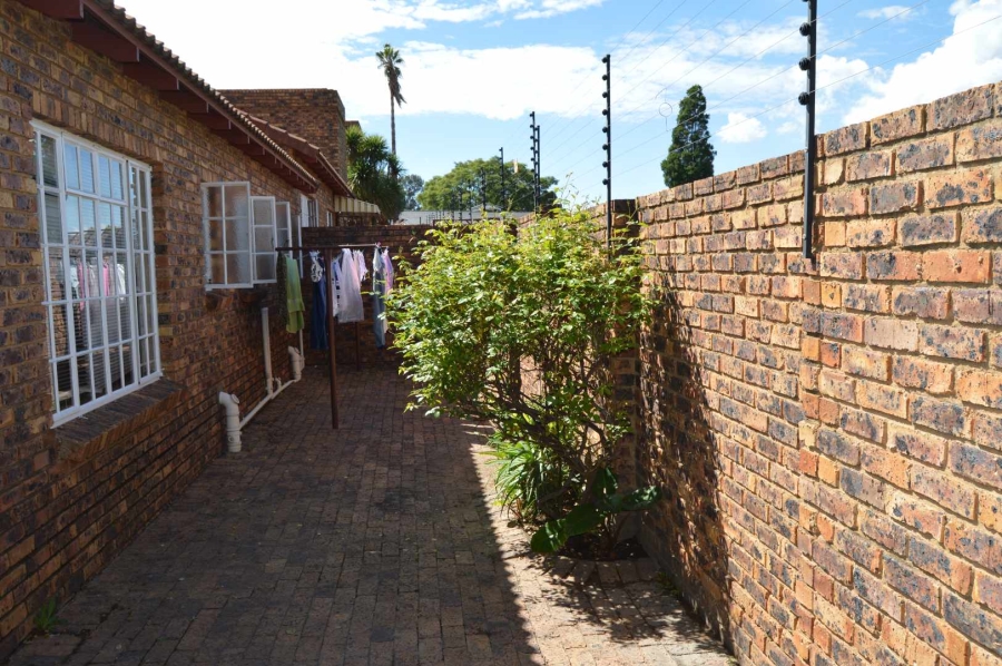 3 Bedroom Property for Sale in Brackendowns Gauteng