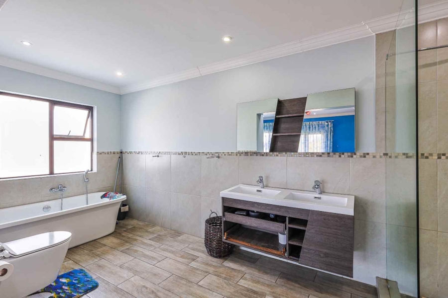 8 Bedroom Property for Sale in The Hills Game Reserve Estate Gauteng
