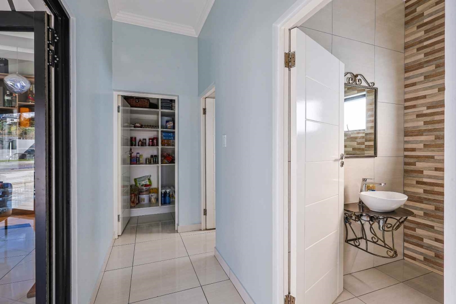 8 Bedroom Property for Sale in The Hills Game Reserve Estate Gauteng