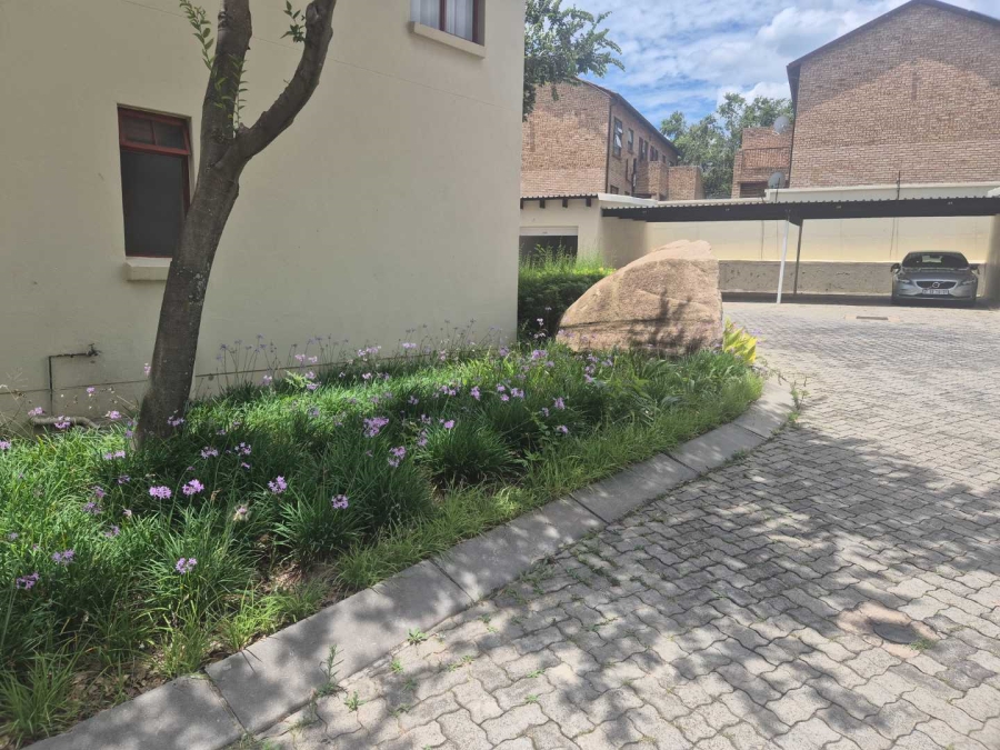 To Let 2 Bedroom Property for Rent in Paulshof Gauteng