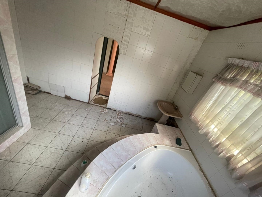 4 Bedroom Property for Sale in Glen Austin Gauteng