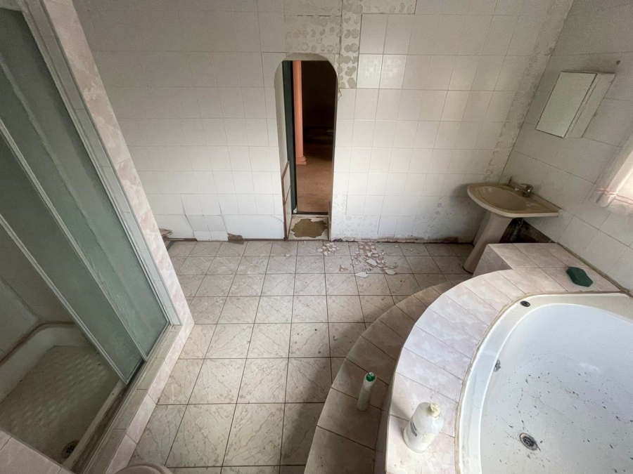4 Bedroom Property for Sale in Glen Austin Gauteng