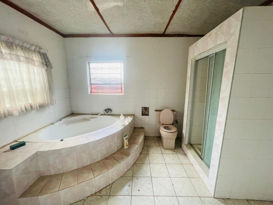 4 Bedroom Property for Sale in Glen Austin Gauteng