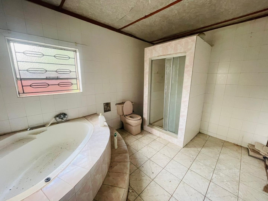 4 Bedroom Property for Sale in Glen Austin Gauteng