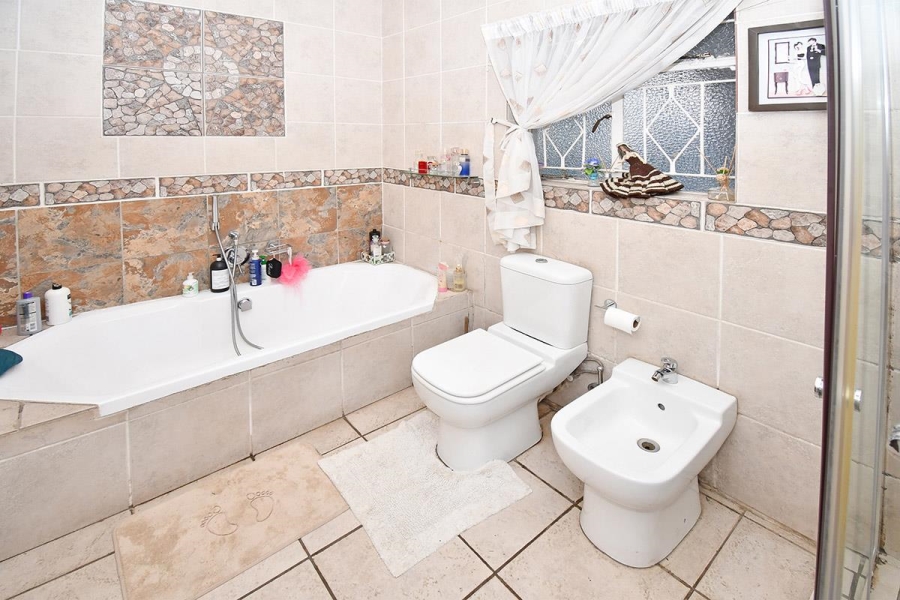 4 Bedroom Property for Sale in Rouxville Gauteng