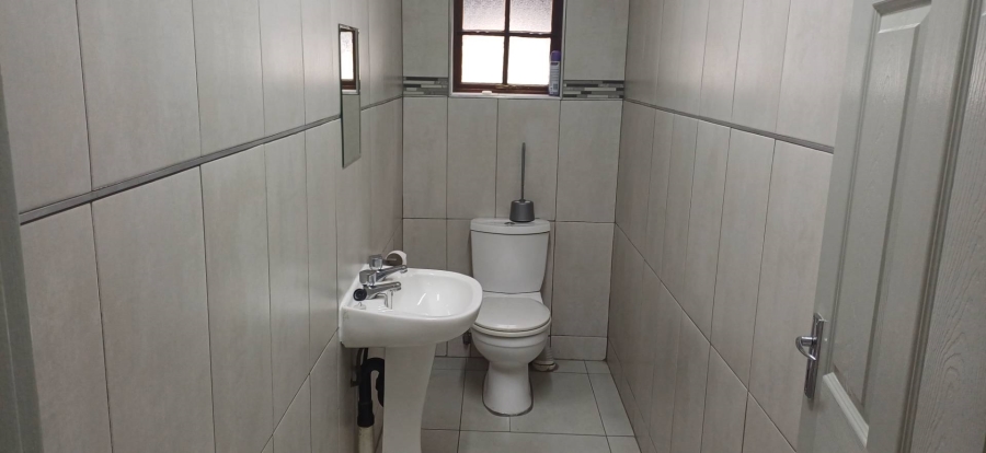 To Let 2 Bedroom Property for Rent in Sandown Gauteng