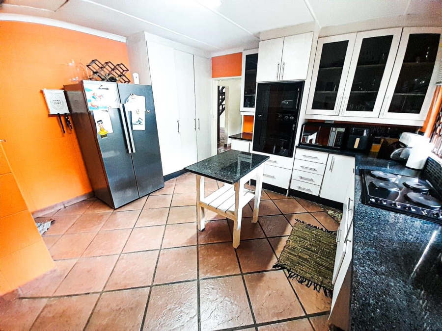 4 Bedroom Property for Sale in Buccleuch Gauteng