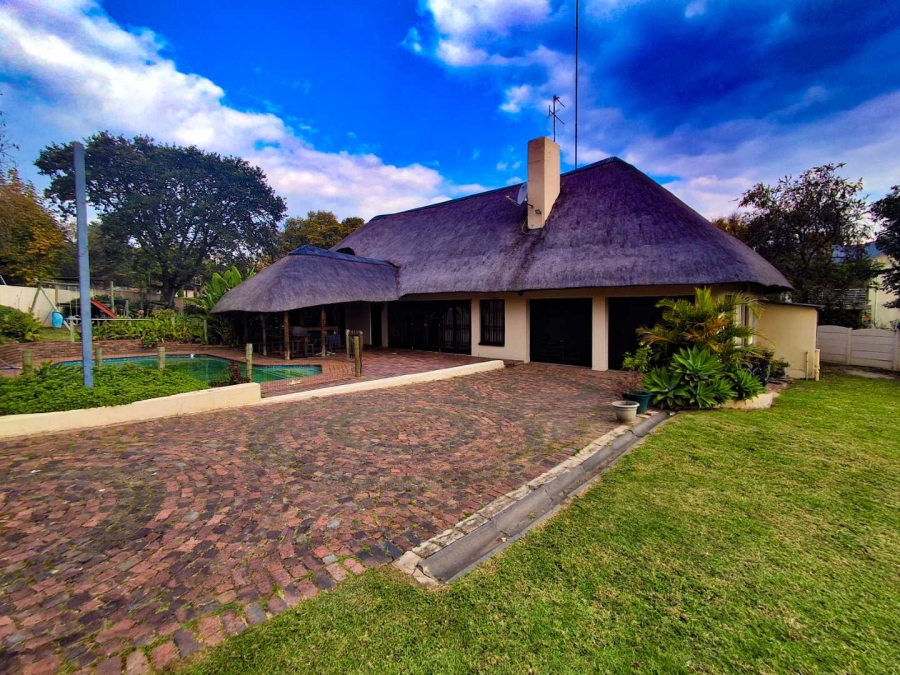4 Bedroom Property for Sale in Buccleuch Gauteng