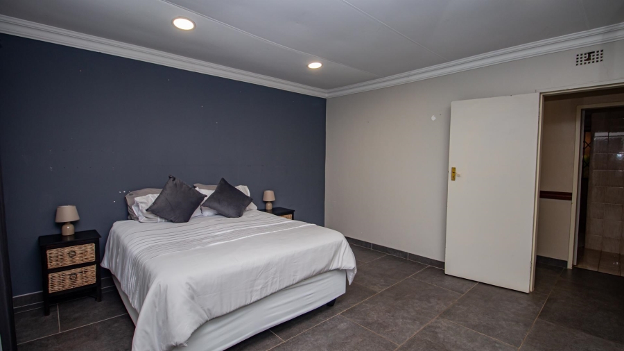 4 Bedroom Property for Sale in Ruimsig Gauteng
