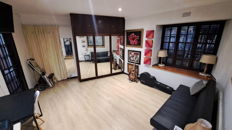To Let 1 Bedroom Property for Rent in Robindale Gauteng