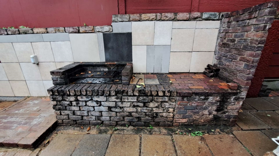 To Let 1 Bedroom Property for Rent in Robindale Gauteng