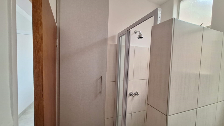 To Let 2 Bedroom Property for Rent in Constantia Kloof Gauteng