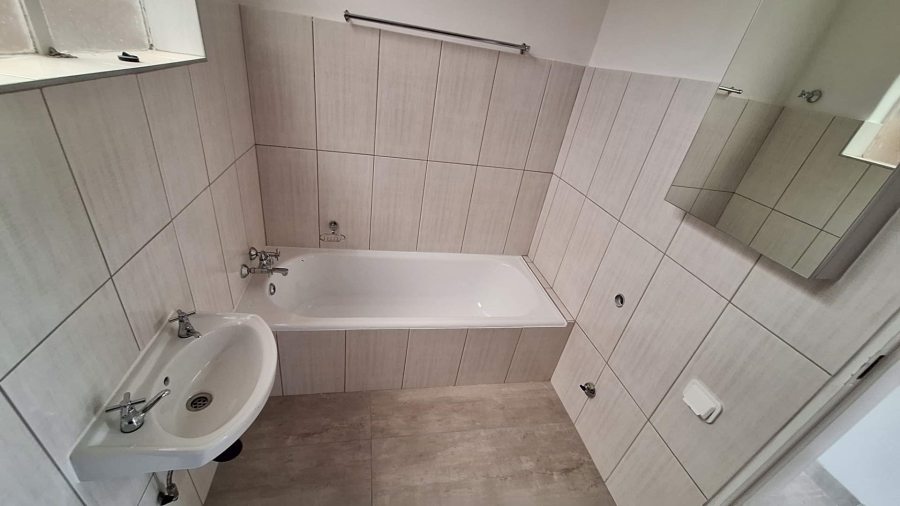 To Let 2 Bedroom Property for Rent in Constantia Kloof Gauteng