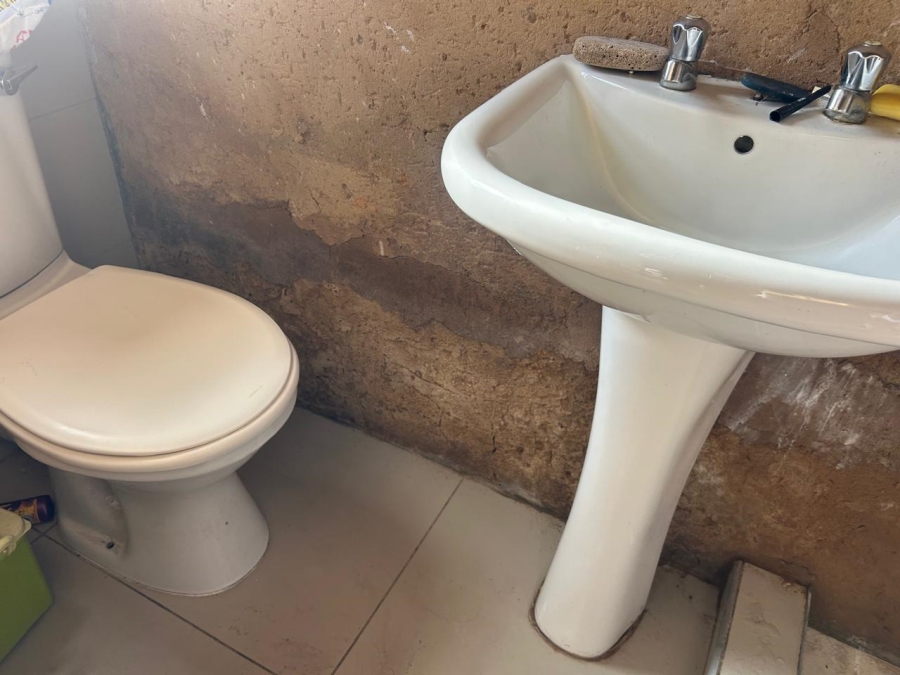 2 Bedroom Property for Sale in Clayville Gauteng