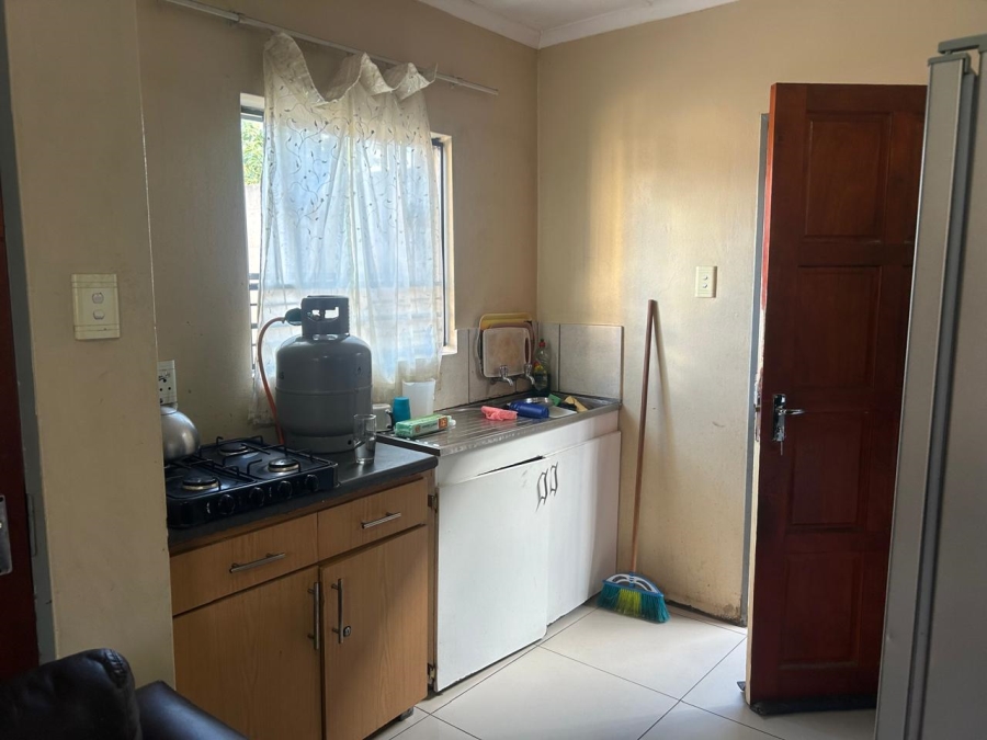 2 Bedroom Property for Sale in Clayville Gauteng