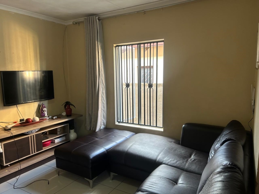 2 Bedroom Property for Sale in Clayville Gauteng