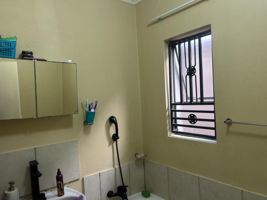 2 Bedroom Property for Sale in Clayville Gauteng