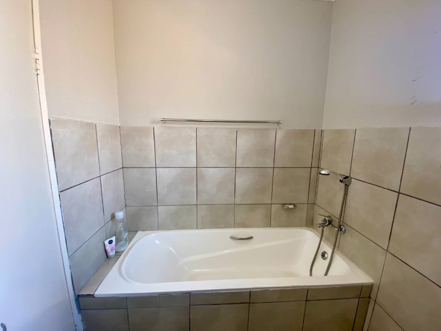 2 Bedroom Property for Sale in Princess A H Gauteng