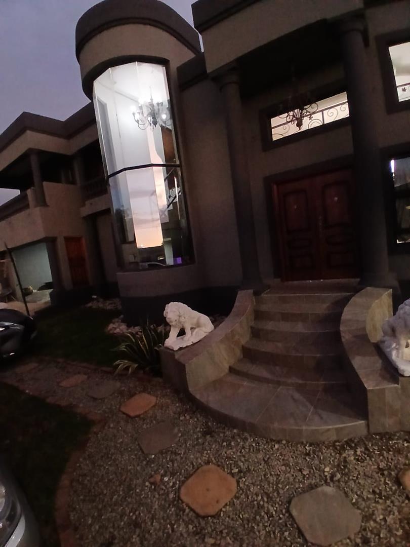 7 Bedroom Property for Sale in The Hill Gauteng