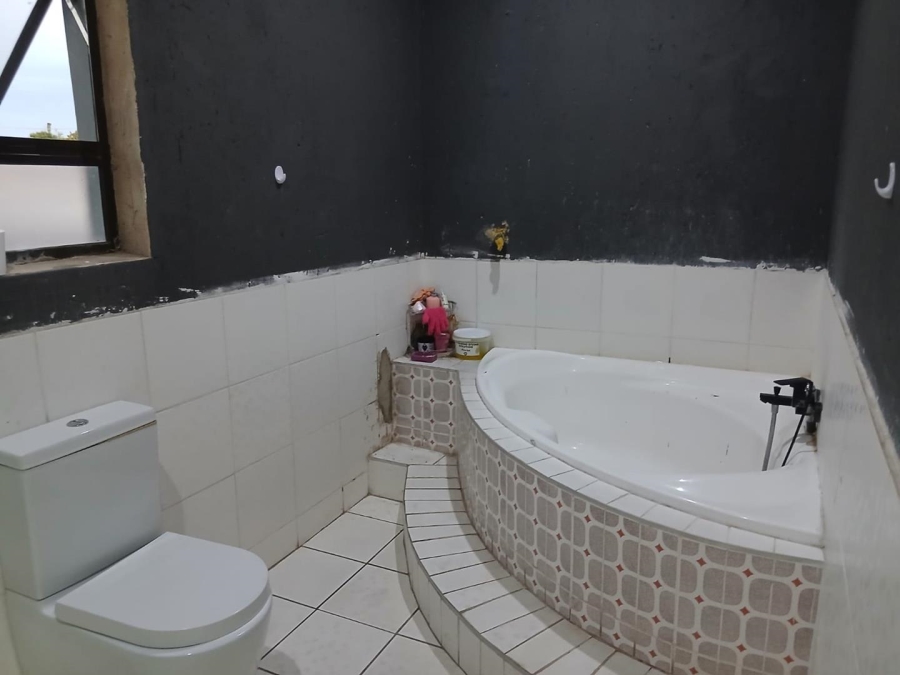 7 Bedroom Property for Sale in The Hill Gauteng