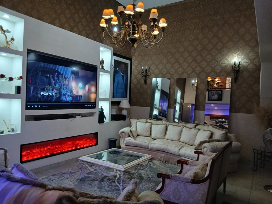 7 Bedroom Property for Sale in The Hill Gauteng