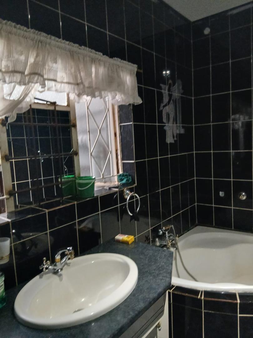 7 Bedroom Property for Sale in The Hill Gauteng