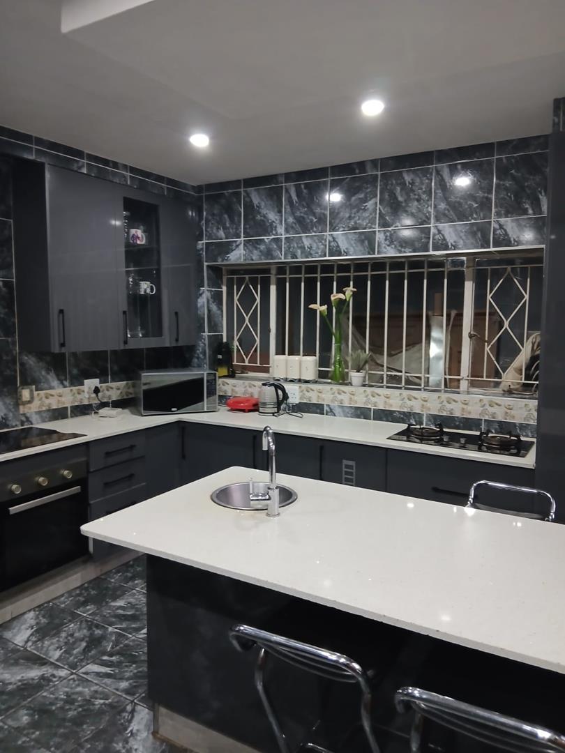 7 Bedroom Property for Sale in The Hill Gauteng