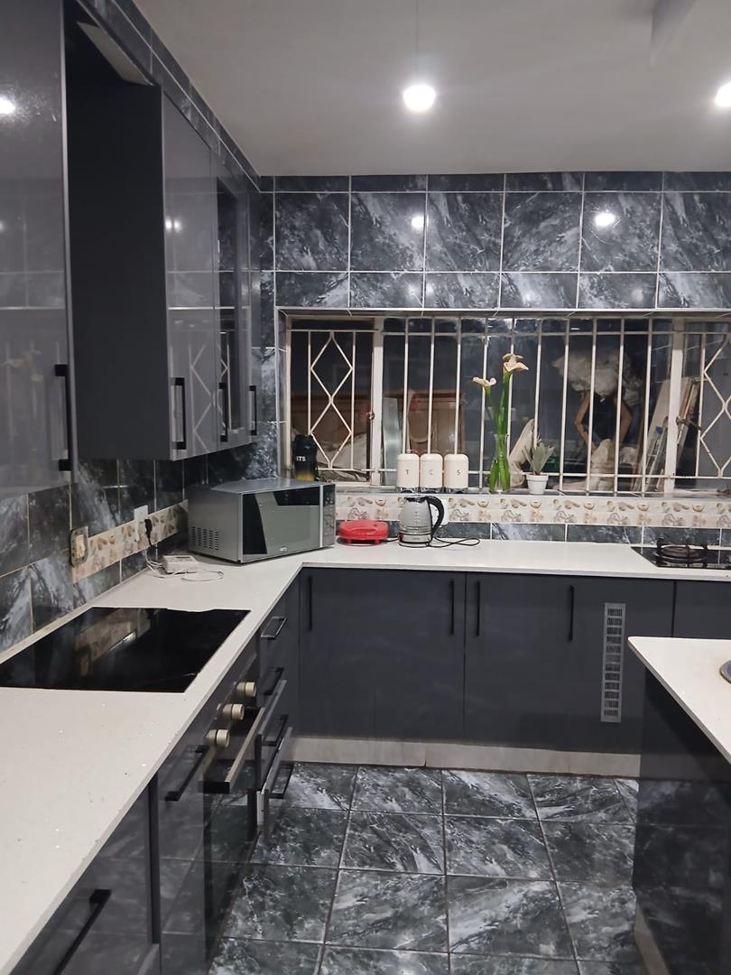 7 Bedroom Property for Sale in The Hill Gauteng