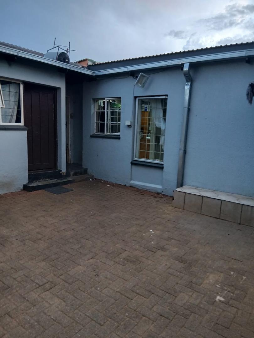 7 Bedroom Property for Sale in The Hill Gauteng