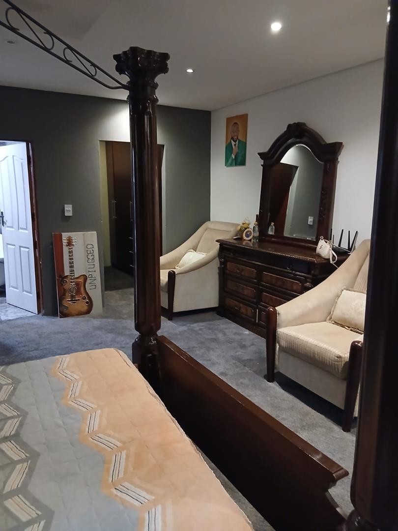 7 Bedroom Property for Sale in The Hill Gauteng