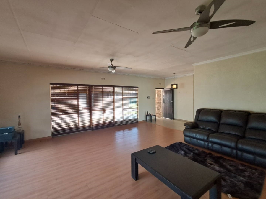 6 Bedroom Property for Sale in Kibler Park Gauteng