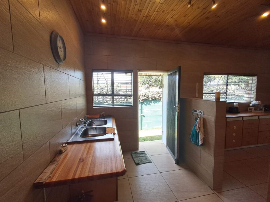 6 Bedroom Property for Sale in Kibler Park Gauteng