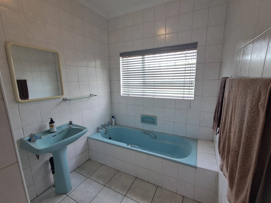 6 Bedroom Property for Sale in Kibler Park Gauteng