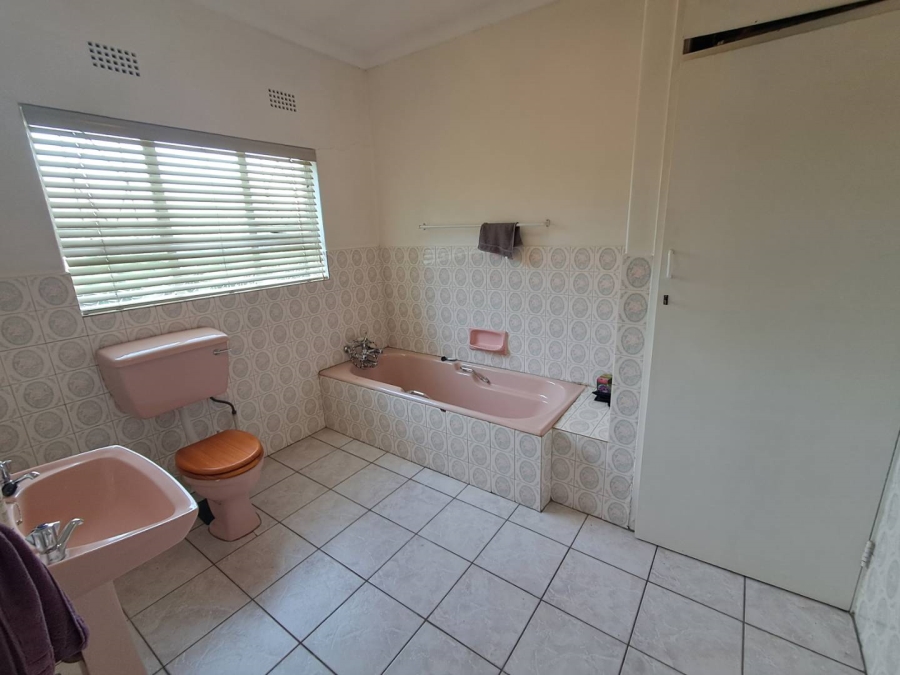 6 Bedroom Property for Sale in Kibler Park Gauteng