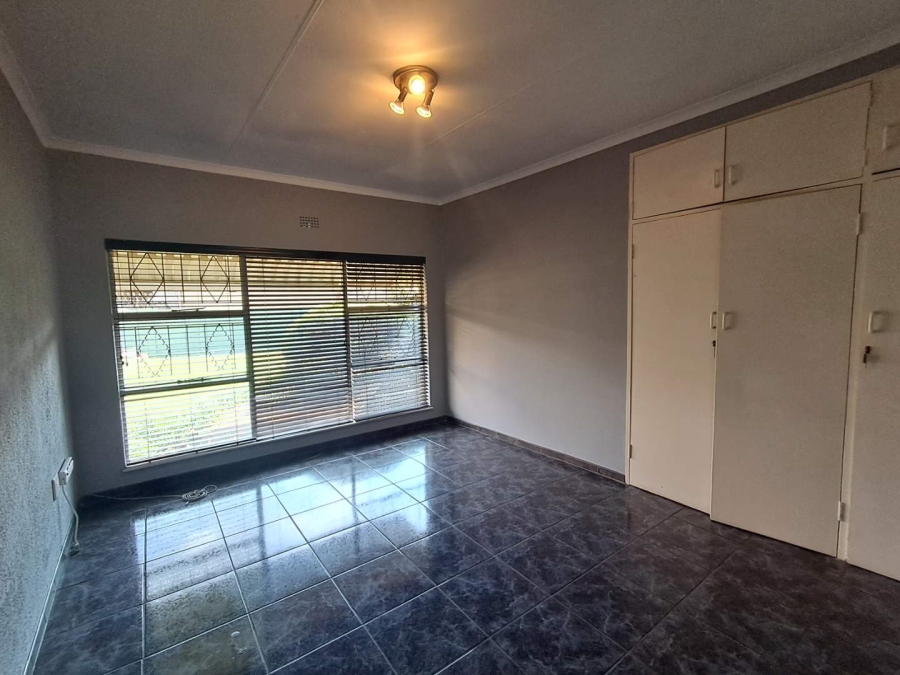6 Bedroom Property for Sale in Kibler Park Gauteng