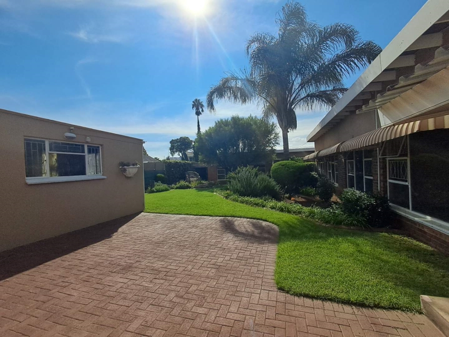 6 Bedroom Property for Sale in Kibler Park Gauteng