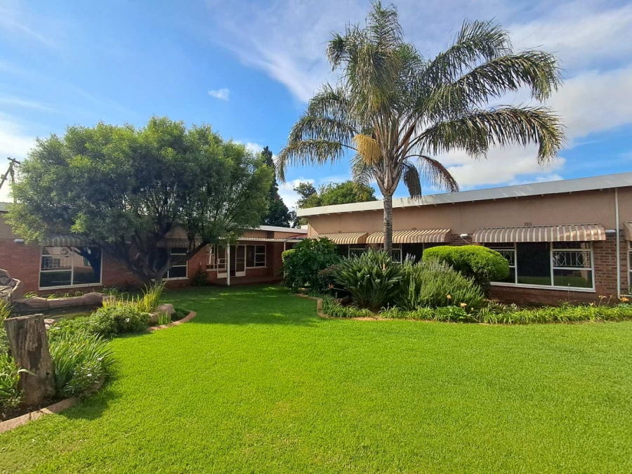 6 Bedroom Property for Sale in Kibler Park Gauteng