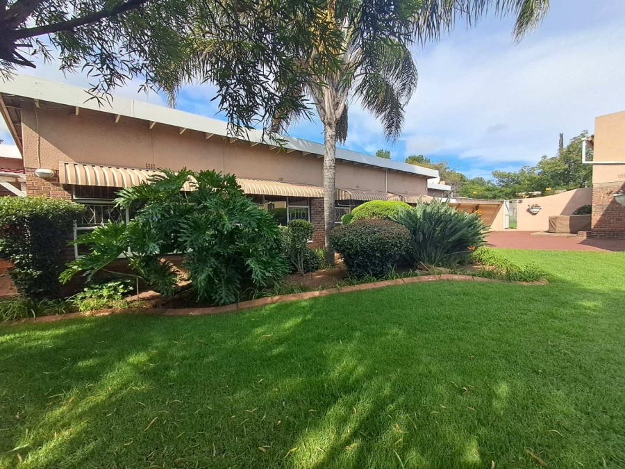 6 Bedroom Property for Sale in Kibler Park Gauteng