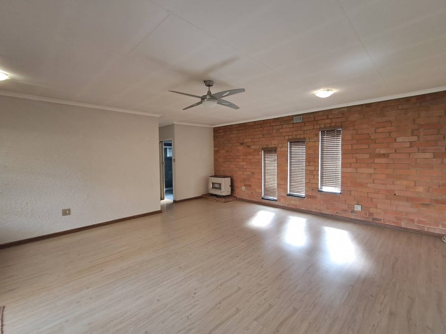 6 Bedroom Property for Sale in Kibler Park Gauteng