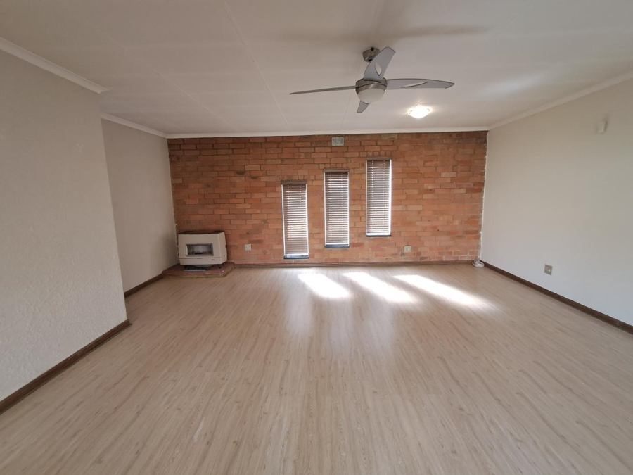 6 Bedroom Property for Sale in Kibler Park Gauteng