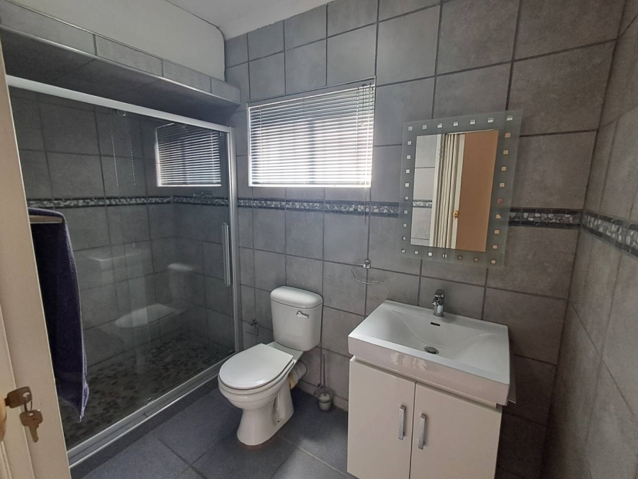 6 Bedroom Property for Sale in Kibler Park Gauteng
